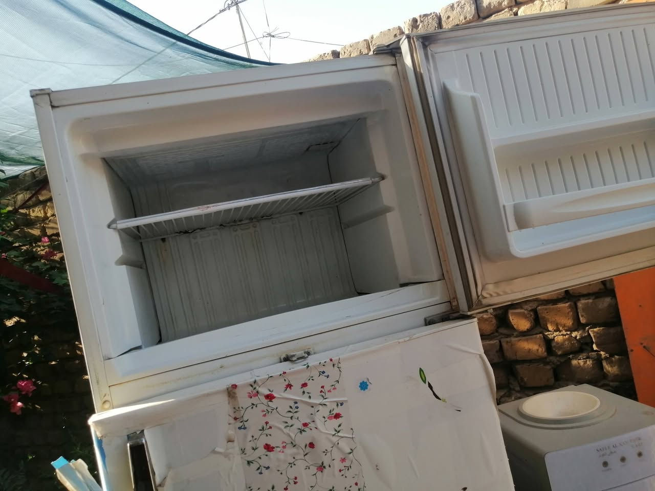 السلام عليكم ثلاجه للبيع وبراد شغالات بالله العظيم لسعر مناسب جدأ 125 رقم الهاتف التواصل ولاستفسار ***********
