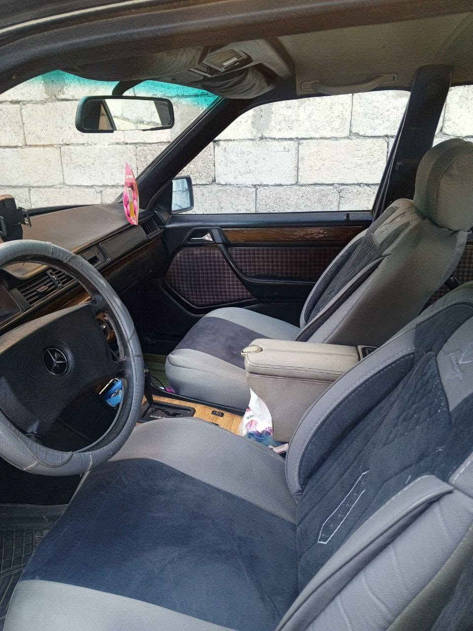 سلام عليكم ميرسيدس دب موديل 90
سيارة نضيفة محرك بطة جديد 2500
سيارة جاهزة قواعد دبل بلاد 
رقم ديالى 
مكان ديالى كنعان 
السعر 53بيها مجال 
***********
