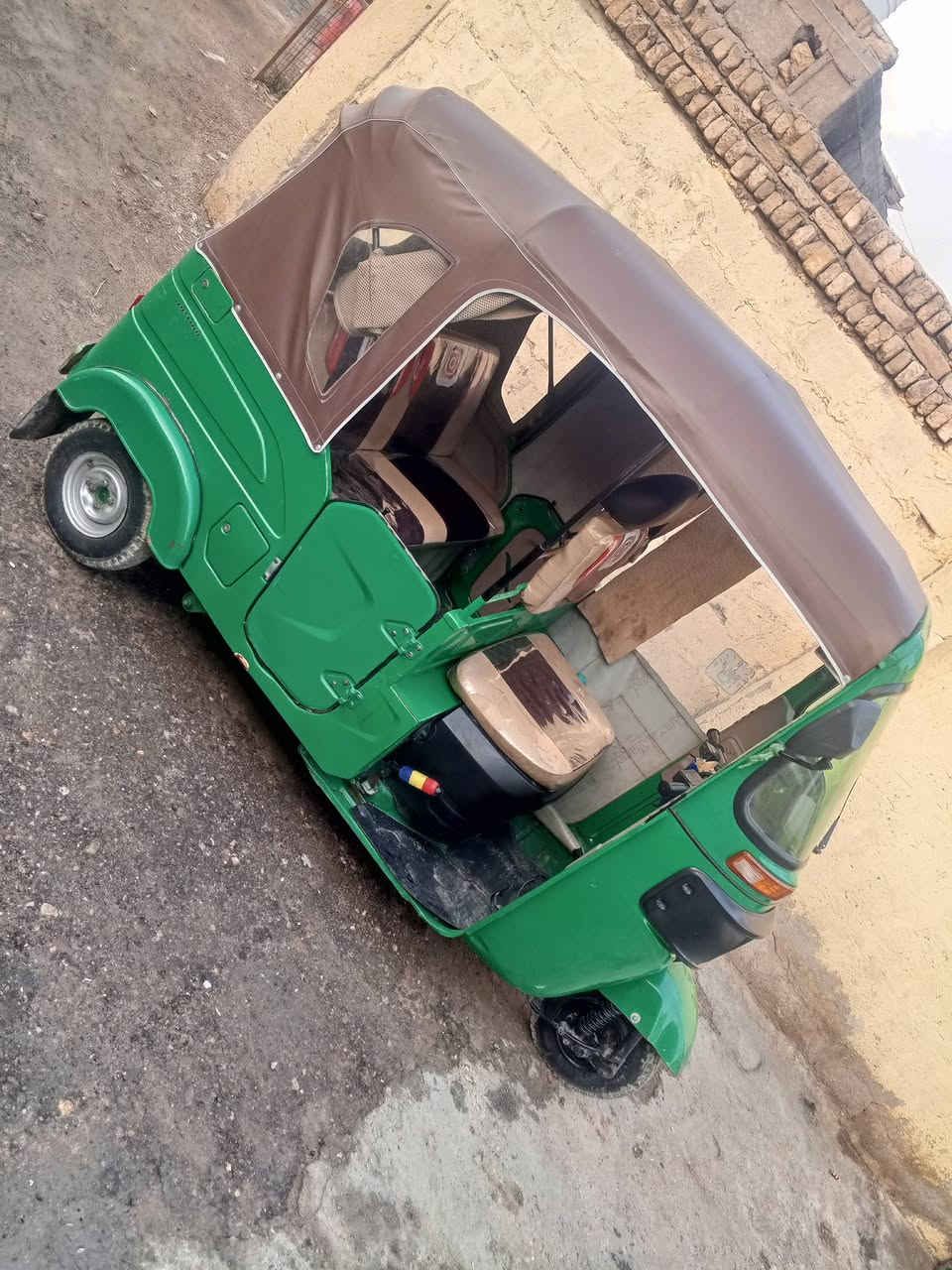 السلام عليكم تكتك مديل 21رقم وسنويه بيه ضربه قليلهه موضحه وره قليله  مكينه مجفته شركه عنوان بصره ***********مكلف بل نشر هذا رقم راعيهه
