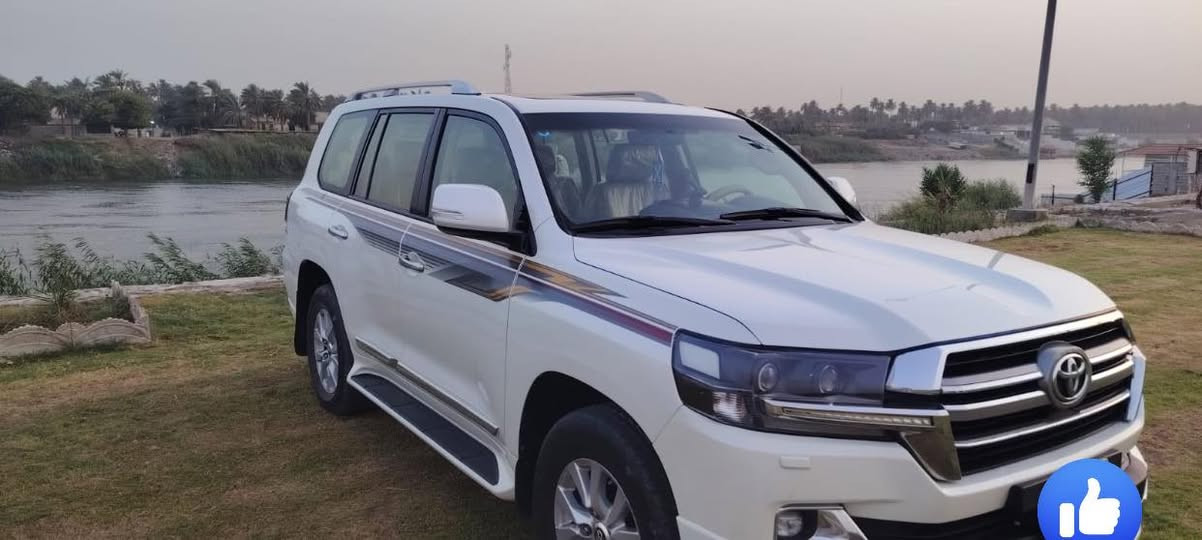 السلام عليكم
لاندكوزر 2016
رقم بغداد باسمي 
ماشية150الف 
فطيم 
8اير باك
كشنات كهربائية 3دكم 
والمواصفات المعروفة 
البنيد مبدل اصلي وكالة وبيه بارد بل جاملغ الايسر
مكان السيارة بغداد زعفرانية
للاستفسار ***********
