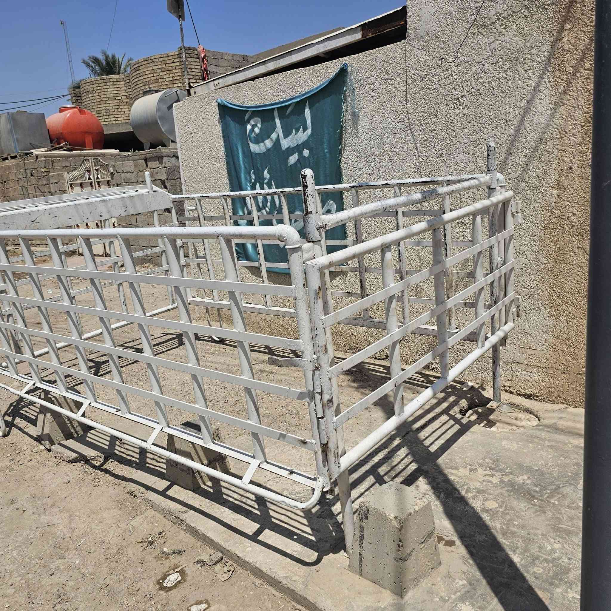 محجر ابو البوري نضيف. كلش وحلو تفصاله  سعره 550 وبي مجاال مكاني بغداد  الشراي يتصل ***********
