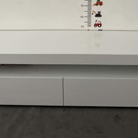 ميز تلفزيون خشب طوله ١٥٠ سم نظافة ١٠٠٪؜  سعر ٧٥ الف ٠٧٧٠٧٥٦٢٨٤٦