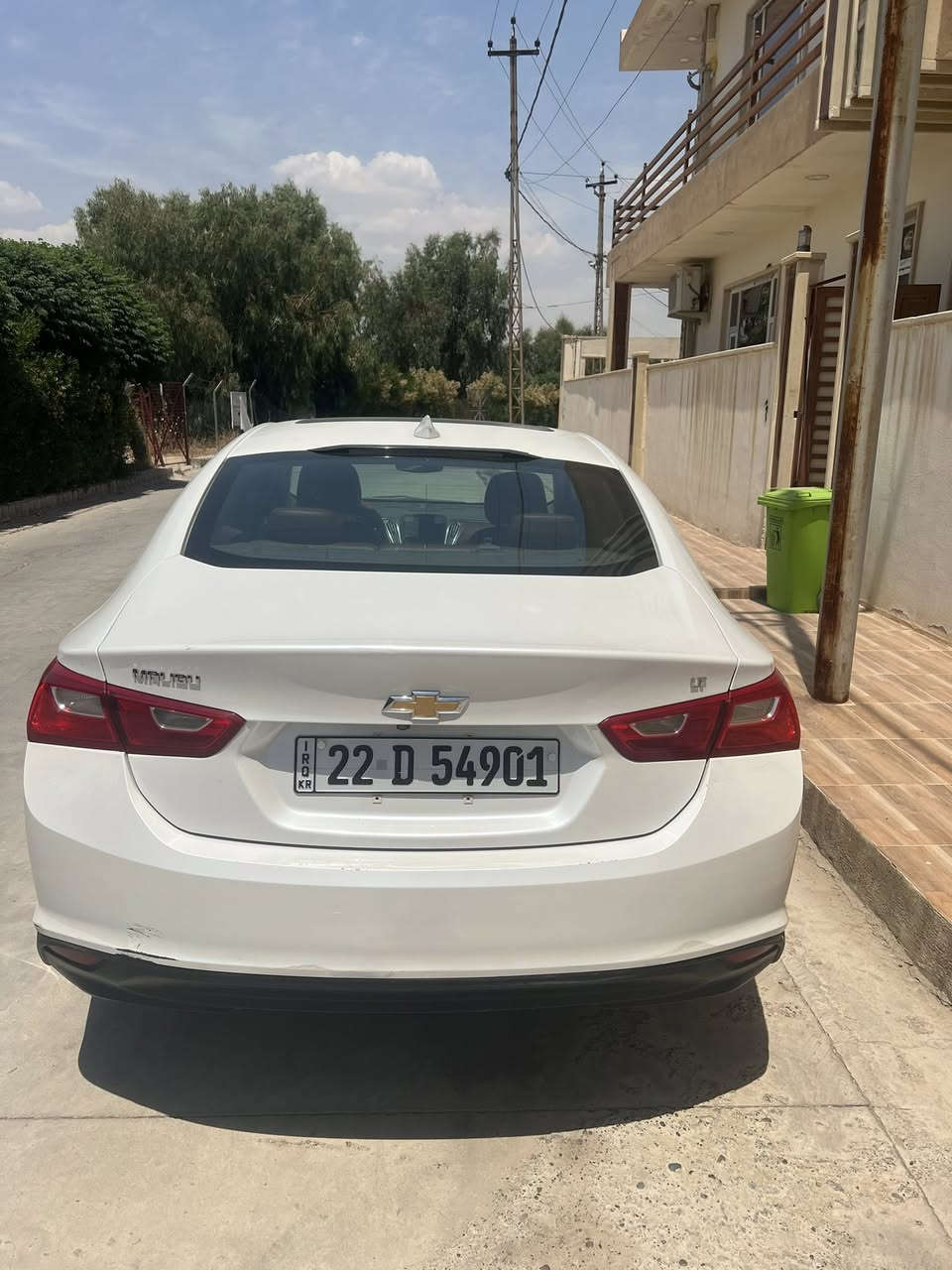 ماليبو موديل 2017 
صبغ باب السكن وباب الخلف يعني بابين وشوية من جاملة الخلفي 
موصفات Ltz 
بانوراما 
كشنات جلد 
هيترات 
داخل كلو جلد مشمشي 
ماشية 146 كيلو 
بيها مكانين  بارد قليل 
سعر 110 
مكاني موصل 
***********
