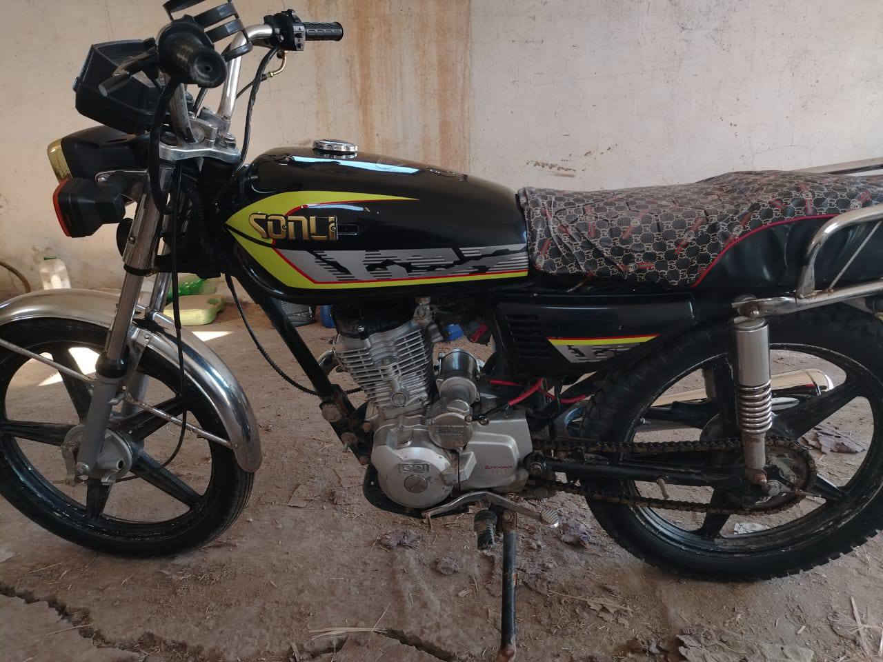 موديل 21
دراجه ابلادي امانه الله ما ينقصها شي ابد 
محرك مكفول  لا تنقيص ولا تبخير 
دراجه شلعة  ومعدل فول الفول  
سعر  600 وبيها مجال لشراي فقط 
العنوان ..بغداد .. حي الجهاد ../***********
