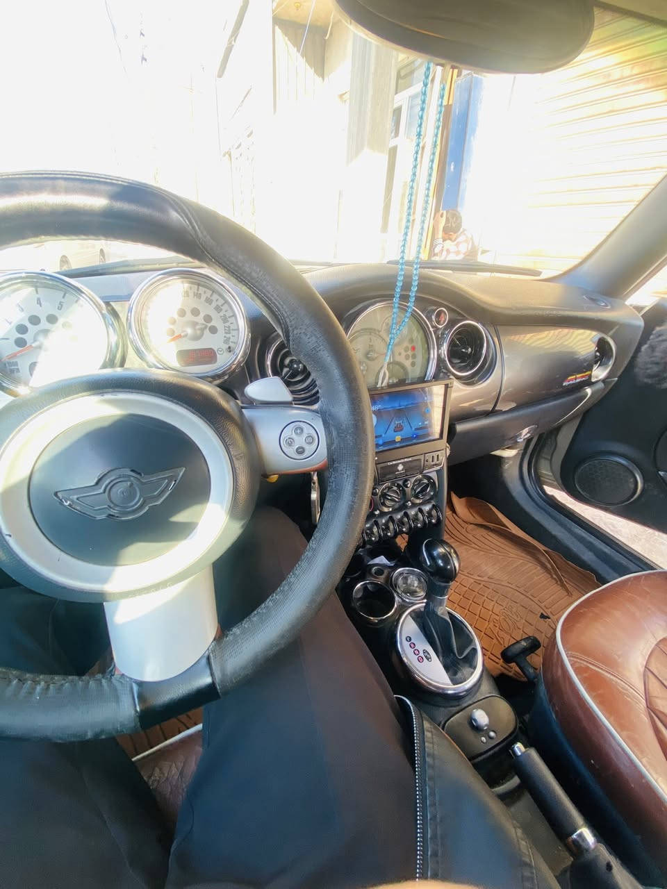 السلام عليكم مني كوبر 2008 (s) السياره مكفوله من الصبغ مبينه بل صور بيه ظربه خفيفه بل بجمه ومامصلحه على ظربته واضحه بل صوره مكينه وكير كورله سياره جاهزه وخير من الله العنوان ناصريه مركز *********** السعر 58 وبيه مجال بيع مستعجل
