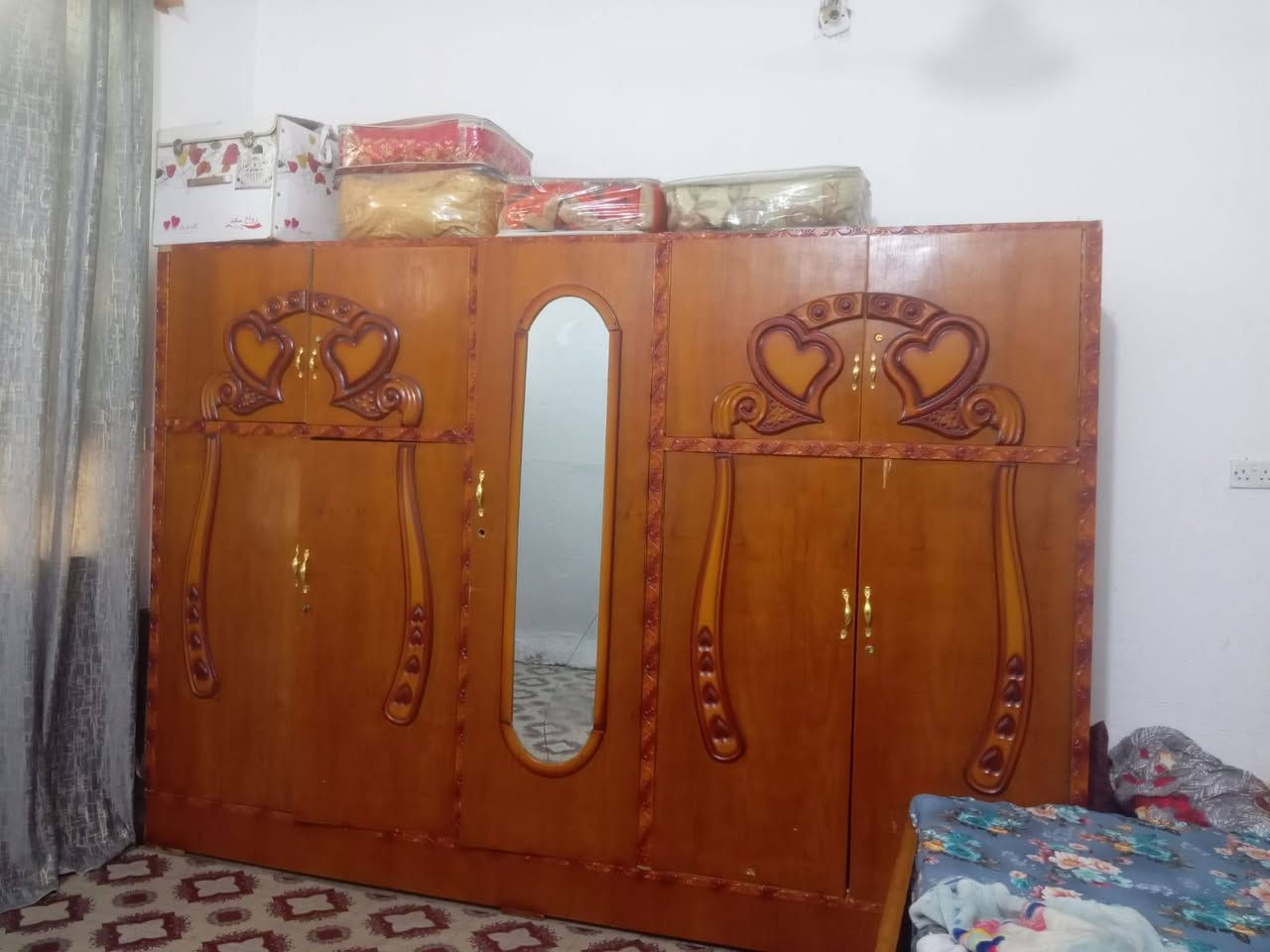 سلام عليكم غرفه اخشاب سعر 200 وبيه مجال مكان بغداد *********** واتساب
