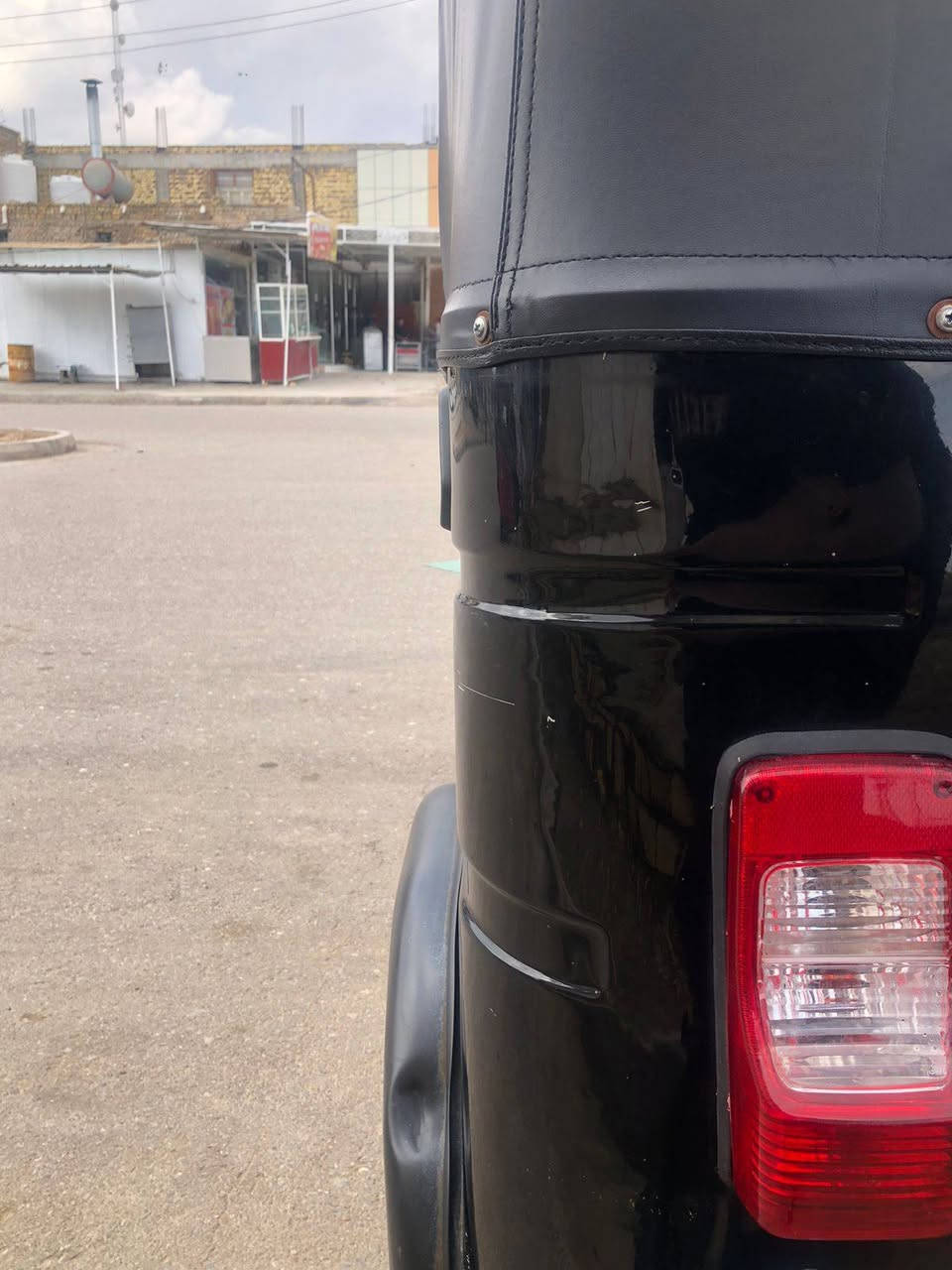 السلام عليكم تكتك للبيع 22 رقم وسنوية محرك كفاله بيه بس بارد جوه لبك لايت كشر كفاله تخم تاير دوشمه بجيس ***********.   .......  السعر 9700
