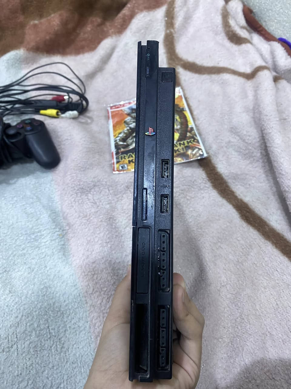 سلام عليكم بلي تو  للبيع نضيف الجهاز شغال شرط الفحص وياه يدتين شغالات جدد او اكو وثنين عاطلات اذا تريدهن يعني اربعه يدات وياه برنامج ميموري وفلاش مساحته 8G بيه لعبتي تكدر انته تنزل عليه الالعاب وياه قرص هم شغال وياه فحص اصورلك ااجهاز او انه اشغل القرص يعني البلي يشغل اقراص وفلاش وياه فيش توصيل اصليه كل هذه ب60 الف المكان بصره ياسين خريبط للستفسار اكتب خاص بل تعاليق.


**إذا كنت صاحب هذا الإعلان وتريد حذفه لأي سبب، رجاءا أرسل رسالة إلى الدعم الفني**