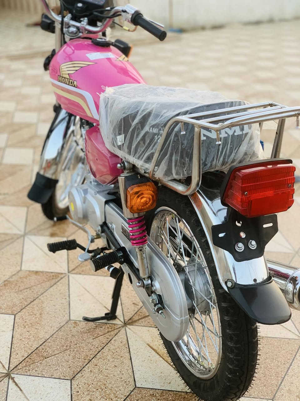 نامه للبيع اوراق موديل 2020
تعمير جديد 
السعر 900وبيه مجال 

المكان الشطره  قضاء دوايه 

***********
