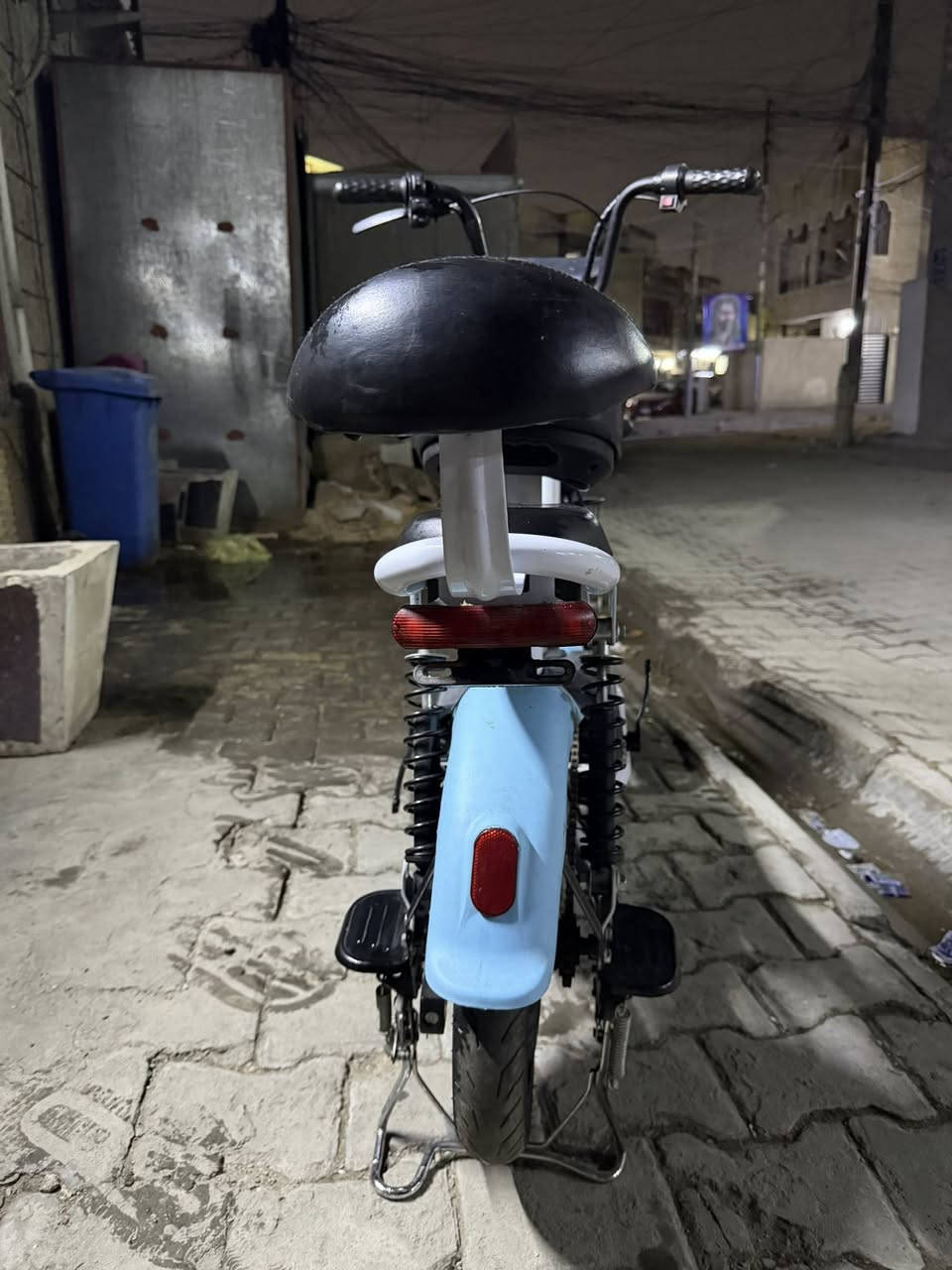 سلام عليكم دراجة شحن للبيع مستخدمة شهر فقط وانتركت كلشي مابيها سعر:٢٠٠ قفل 🔒 مكان: بغداد الجديدة 
الرقم:***********
