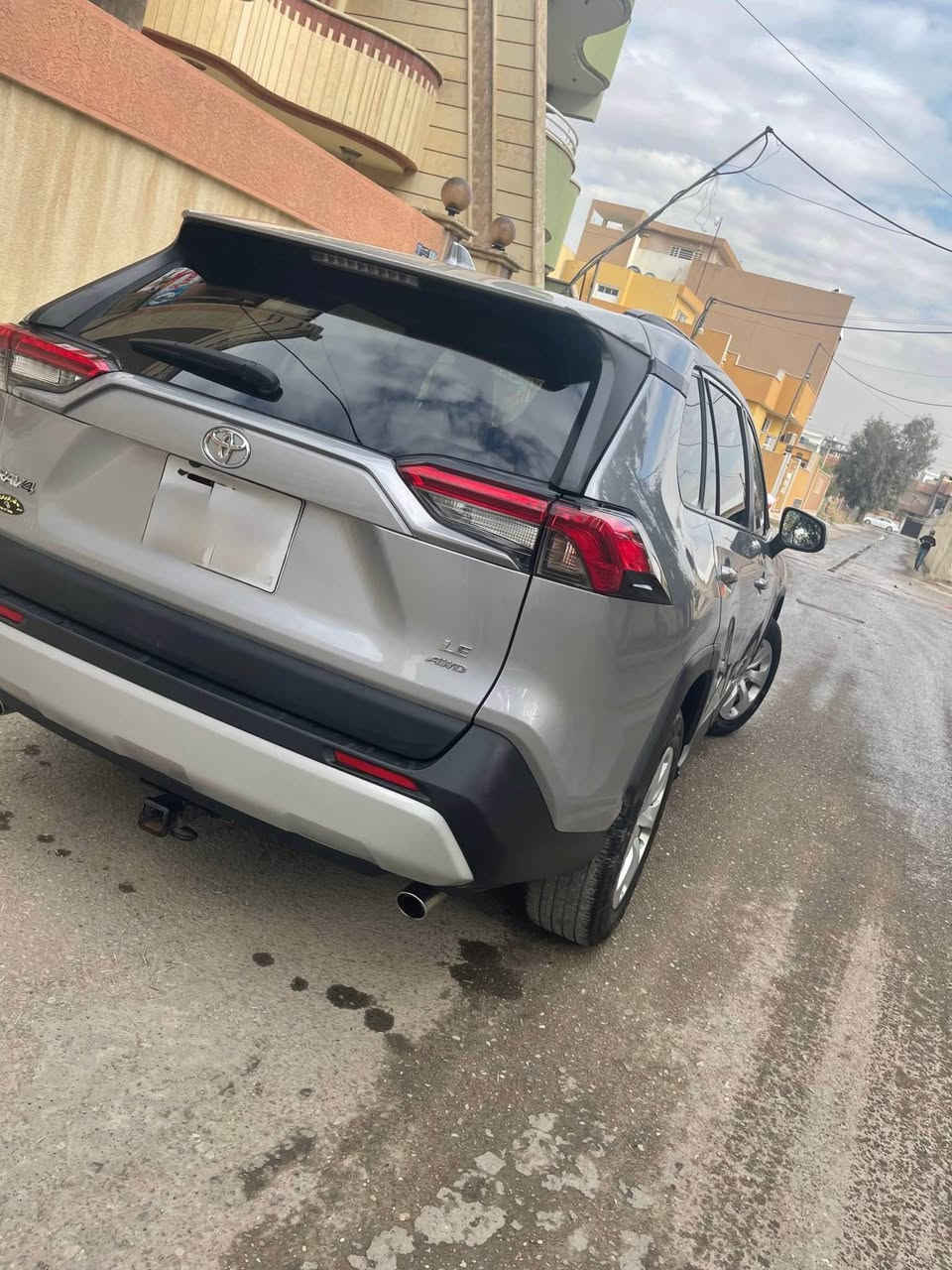 Rav 4 2019 LE 
ماشي 100 الف كيلو 
لون سلڤر 
ضرر باب يمين امامي مبدل ومصبوغ 
وصندوق شبر وشوية تعديل بارد 
سيارة نظيفة وجاهزة ما بيها اي نقص
JTMF1RFVOKD501156 الشاصي
الرقم اربيل مكان السيارة الموصل 
رقم التواصل *********** موصل, نينوى
