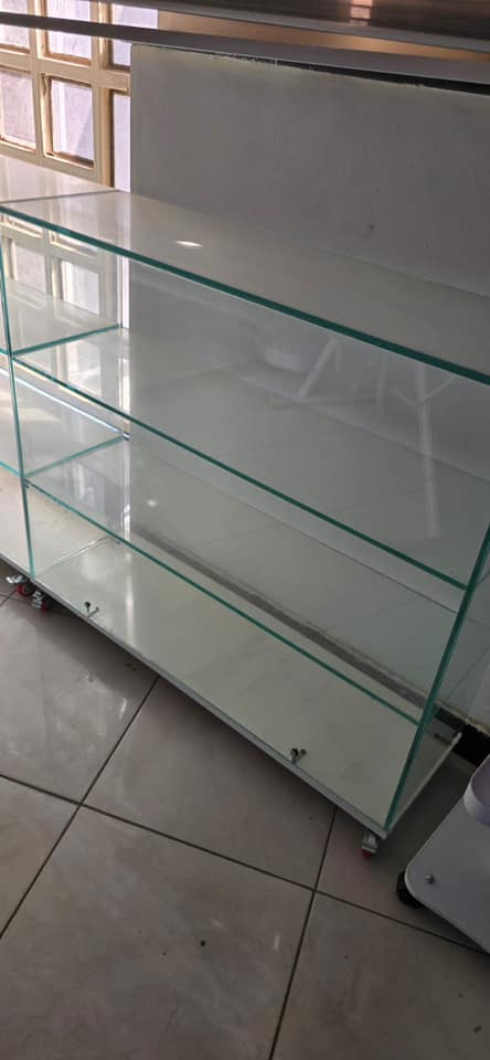 السلام عليكم 
فاترينات زجاج للبيع جديد غير مستخدم 
قياس ١ متر
العدد ٤ قطع 

السعر حسب الاتفاق 
امكانية بيع الكل او قطع مفردة حسب الحاجة 
يتوفر توصيل داخل بغداد
يرجى التواصل واتساب 
***********
