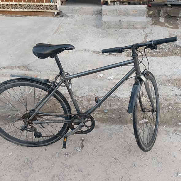 بايسكل c700 
رياضي 
حجم 28 
مستعمل فتره شهرين فقط
الهيكل المنيوم بل كامل بايسكل خفيف ريشة يخبل
تايرات البايسكل الاصليه 
الويل المنيوم 
بريكات شغاله بل كامل
بيه سبع نمر مثل ما موضح
اللون اسمنتي
سعره ١٥٠ 
رقم ***********
