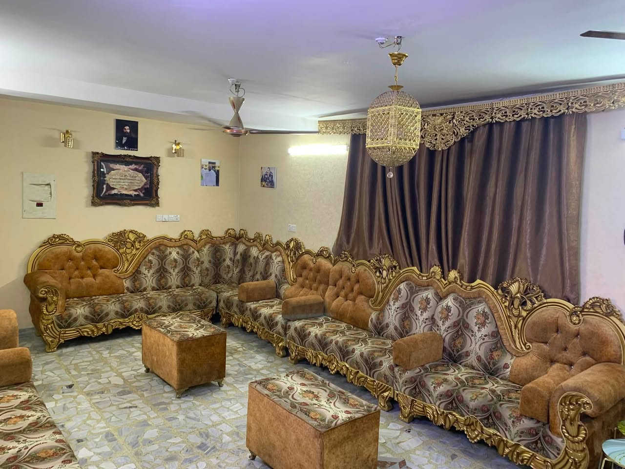 ديوان كبير جداً خشب عراقي توصاه القالب مالته خاص وافضل نوع اسفنج واطلر ذهبي والي يحب يجي يشوفه مليون هلا مكانه بغداد وياه طبلتين وعشر كوشات السعر 3 ملايين وبي مجال بسيط


**إذا كنت صاحب هذا الإعلان وتريد حذفه لأي سبب، رجاءا أرسل رسالة إلى الدعم الفني**