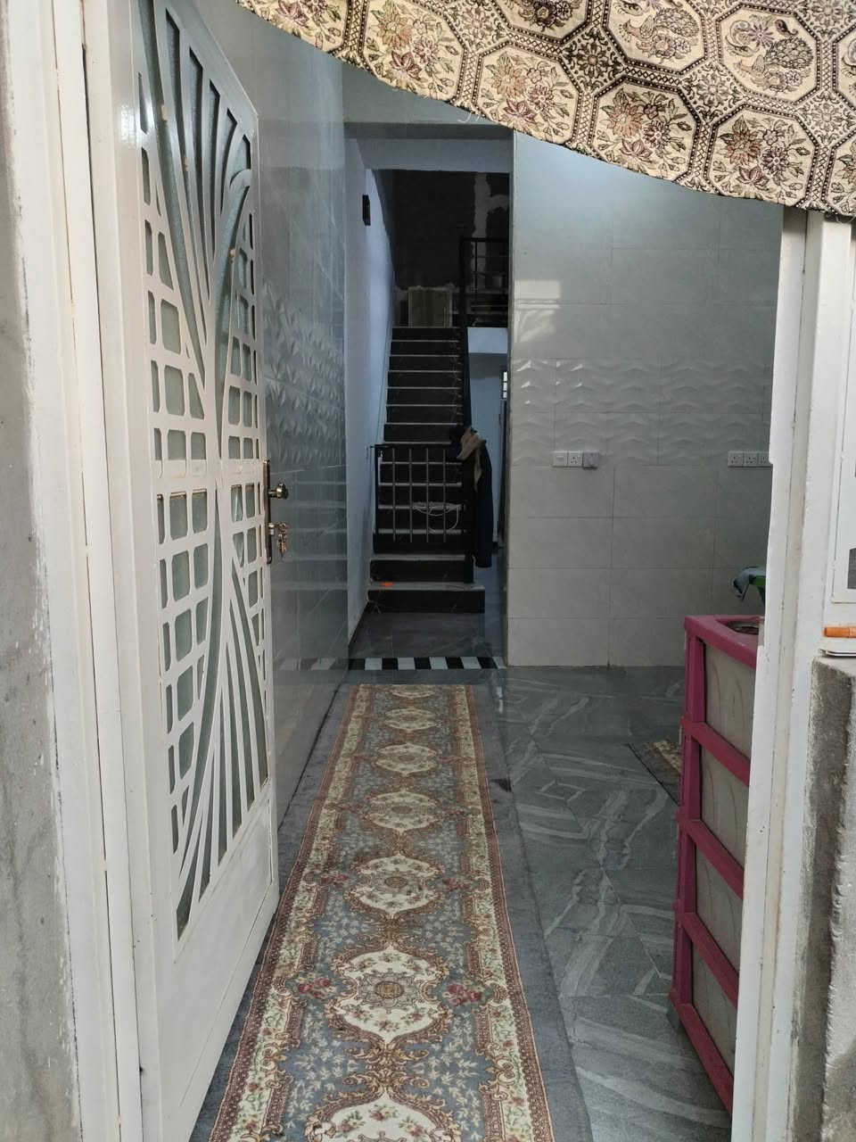 بيت للبيع مستعجل شارع حسينية البتول يبعد البيت عن الشارع ٤٠٠ متر مساحة البيت ١٣٠ متر مربع يتكون من استقبال ٥ ونص، عرض ٤، غرفه نوم ٥ ونص، وعرض ٤، صاله ٦ ب ٣، مطبخ ٤ ب ٣ ونص وترك ٥ ب مترين صحيات داخليه وخارجيه
اتصل وتدلل،، ***********
***********
