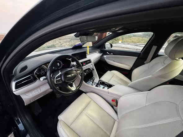 للبيع جنسز موديل 2024 ضررها موضح بالصور معوقين ميسان تصليح تفصيخ اصلي البنيد اسود وانصبغ والدعاميات بلاد كفاله شاصي فخذه لغد ايرباك استيرين فقط محرك 4 سلندر 2500 توربو 310 حصان سرعتها 360 صاروخ السعر 195 بيها مجال للاتصال ***********
