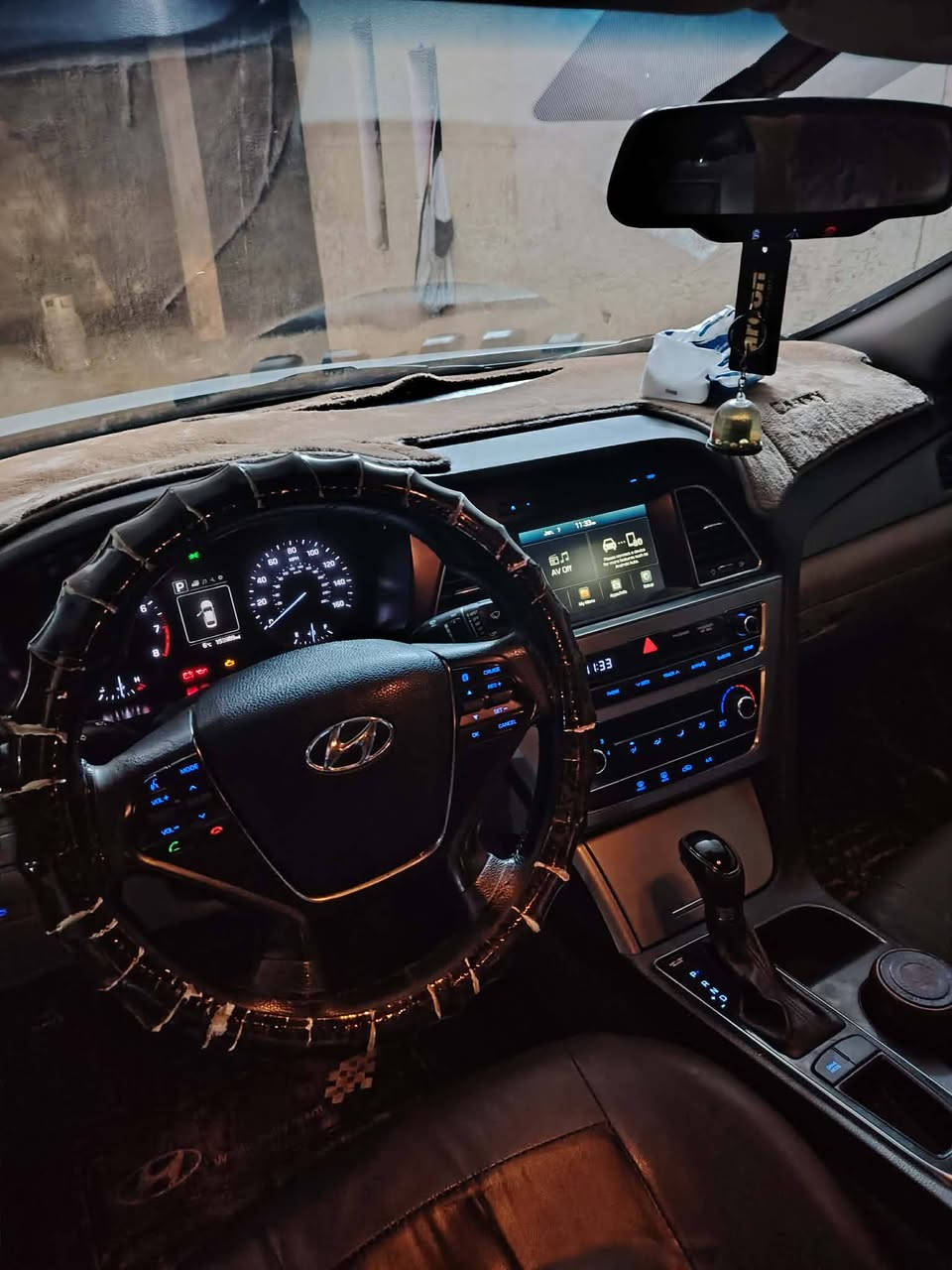 للبيع او مراوس سوناتا 2016 لون ابيض رقم اربيل دولي بيها قطعتين بونيد و جاملغ سكن بدون دواخل وبيها شويه كشر بالقمارة كير محرك شرط صدر نظيف تبريد تدفئة ثلاث انظمه ايكو سبورت عادي هزه ورقم جديد سنويه لل 2030 وبأسمي تحويل ثاني يوم سيارة مال جناي #السعر 125 ورقه وبيها مجال لا تراسلني اتصل اذا شراي ومثل ما شرحت ما بيها غير هذه الاشياء اللي ذكرتهن للاتصال هذا رقم صاحبها ***********
