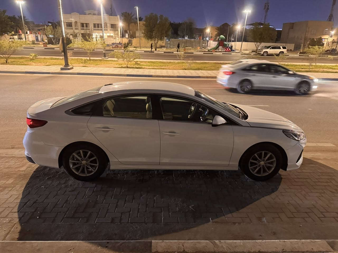 سوناتا امريكيه 
2018 اربيل سنويه جديده 
ضربته من امريكا صبغ بنيد وبارد بل مدكر 
بل عراض صار بيه بارد بل مدكر الامامي ولخلفي 
سياره برغي ما تذب عليه خير من الله وكامله مكمله 
للعلم السياره بسمي اربيل تريد تحويل تريد وكاله 
العنوان// البصره الجمعيات 
الهاتف // *********** 
السعر // 130 وبيه مجال قليل
