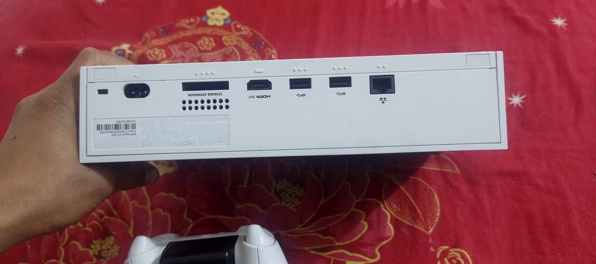 السلام عليكم
عدي اكسبوكس سيريس اس اصدار 2023 ممفتوح وعدي توصيل لكل المحافظات ويا يده وملحقاته وييا بطارية ويه اليده تضل وياك8 ساعات بدون شحن

وبحسابي العاب بي 

بتل فيلد 1

كول اوف ديوتي الحرب العالميه الاولي

الدن رينق 

ردد 2 

رزدينت ايفل 4 كلاسيك

رزيندت ايفل 5

 رزيدنت ايفل 6 

وباتمان اركام 

وفيفا 26 

وبيس 20 

لل استفسار*********** واتساب
