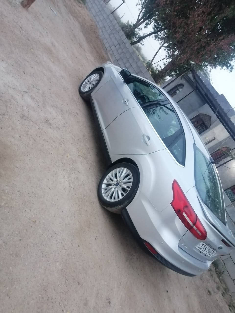 فورد فوكس ٢٠١٨ بصمه كامل مواصفات شاشة حجم كبير ضررها بنيد وجاملغ وباب السايق السعر ٧٥ وبيها مجال بسيط ***********
