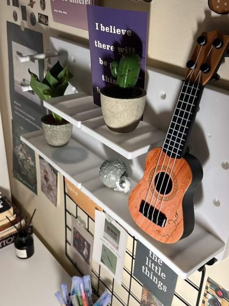 ✨ غيتار ديكوري صغير – لمسة فنية بأي مكان ✨
تحب الديكور المختلف؟
هذا الغيتار الصغير يضيف جو موسيقي أنيق لغرفتك 🎶

🔹 حجمه صغير وخفيف
🔹 مثالي للديكور: غرف النوم، المكاتب، الرفوف
🔹 تصميم خشبي جميل يلفت النظر
🔹 هدية حلوة لعشّاق الموسيقى 🎁

💰 السعر: 8,000 دينار مع التوصيل لجميع المحافظات 
🚚 التوصيل متوفر لكل المحافظات
#إكسبلور #العراق #امزون


**إذا كنت صاحب هذا الإعلان وتريد حذفه لأي سبب، رجاءا أرسل رسالة إلى الدعم الفني**