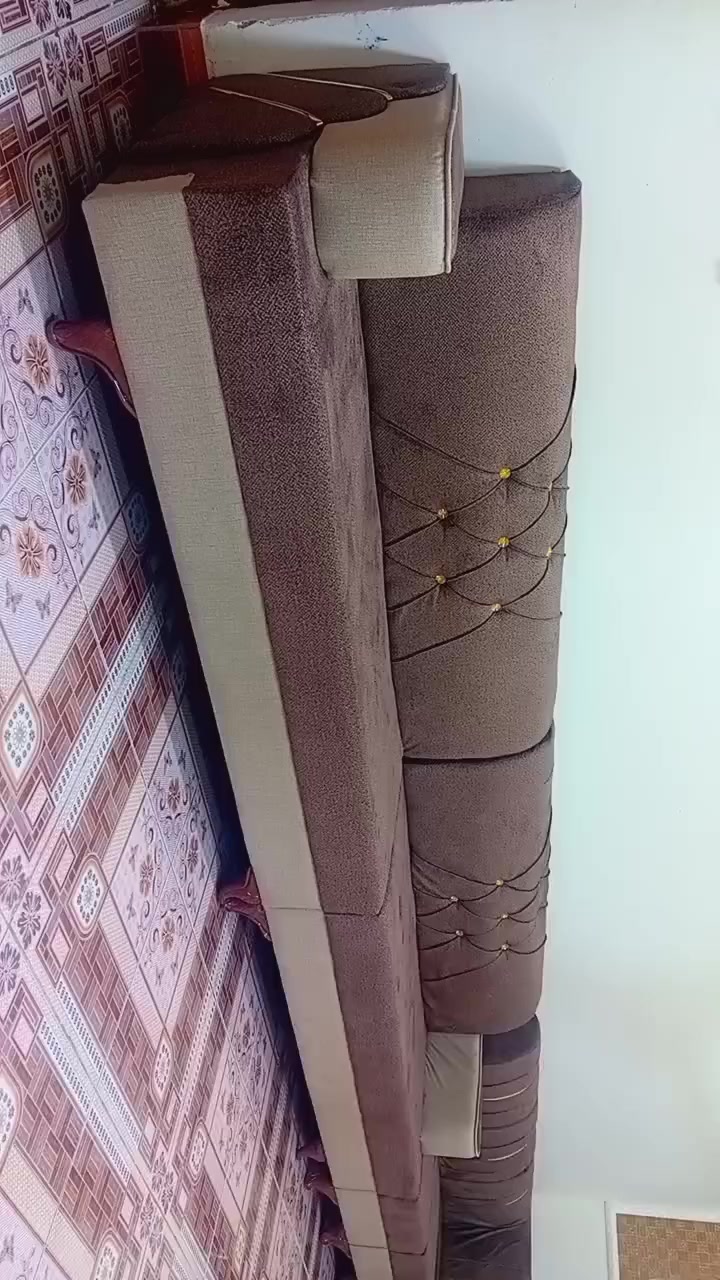 متوفر تخم قنفات ديوان للبيع جديد ونظيف العدد اثنين السعر مناسب العنوان ناحية الفرات التواصل على الرقم أو واتساب ***********
