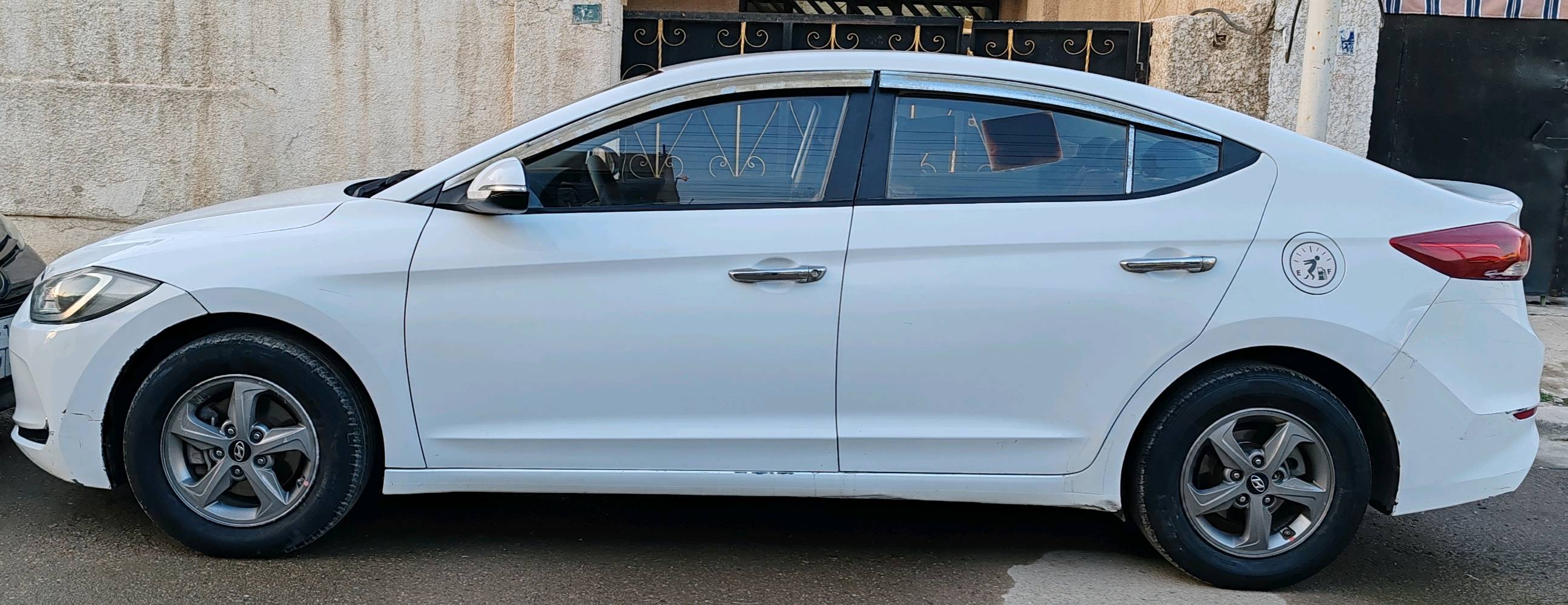 للبيع فقط هيونداي افانتي 2016 الشكل الجديد وارد كوريا محرك 1600 GDI
عداد المسافة 260 km
حادثها كما موضح بالتقرير المرفق
المواصفات :
تدفئة وتبريد
تدفئة بالكشن والستيرن
انظمة قيادة عدد 3
مري شفط
نظام محاكات
نظام كار بلي
وبيهة بعد هواي مواصفات
السيارة خير من الله
مكينة مبدلة اصلي وكالة على رقم الشاصي بشرط
قاعده فيت بم والفيت بم اصلي على رقم الشاصي بشرط 
السيارة جاهزة من كل النواحي الميكانيكية والكهربائية دينار متصرف عليهن وترايك للبصرة بشرط

تفاصيل اللوحة المرورية :
السيارة لوحتها سليمانية قديم وبأسم شركة ومتفق على تحويل فقط للي يشتريها والمبلغ يخفض من السعر حسب الاتفاق 

هاي تفاصيل السيارة بالكامل 
والسعر 117 ورقة وبيها مجال بسيط جداً 

اخوان كل التفاصيل مذكورة بالمنشور وفقط الشراي الحقيقي يتصل لان تم إعادة النشر بسبب الوعود الكاذبة

للتواصل واتساب 
*********** 
مكاني بغداد الدورة