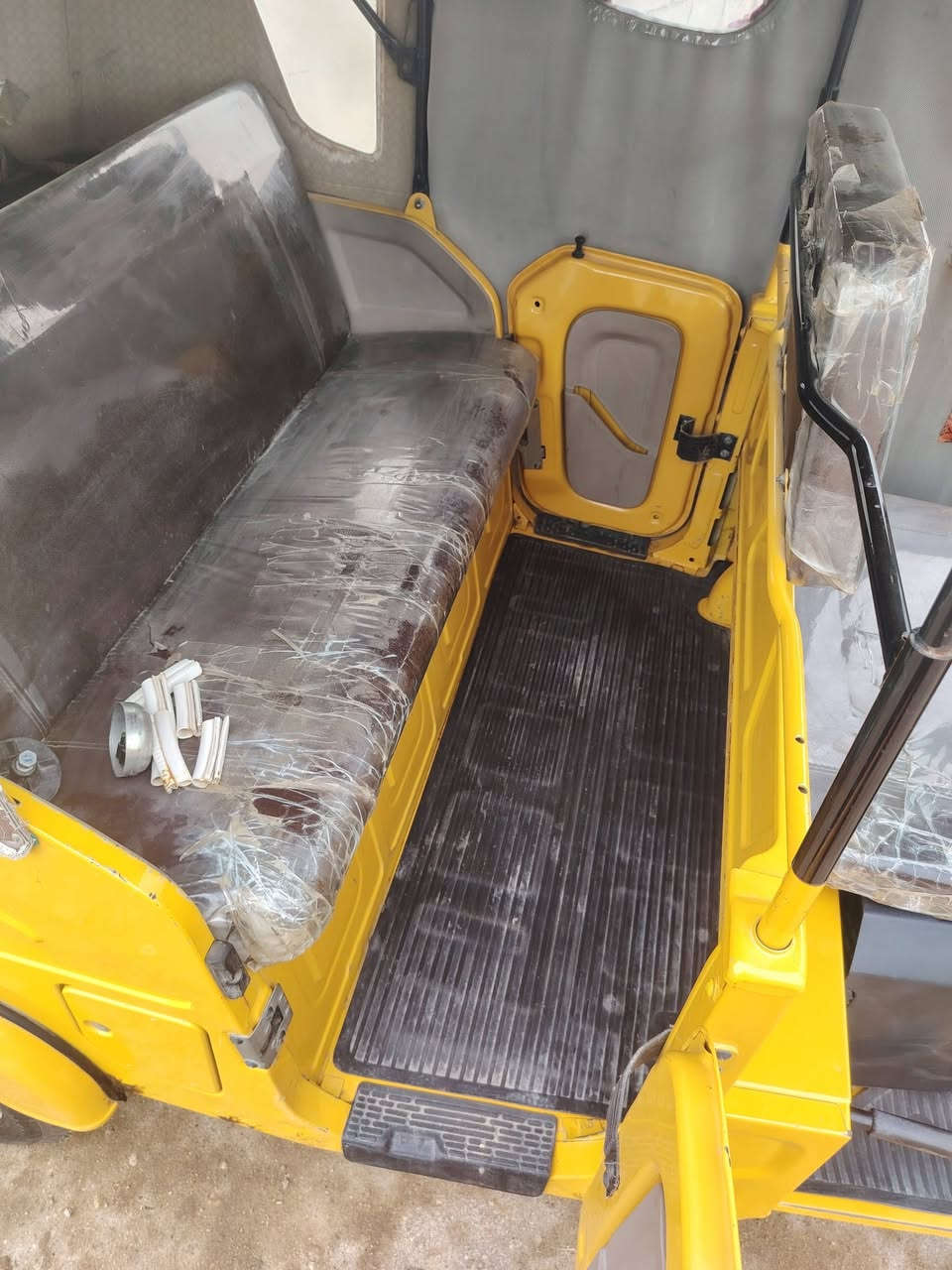 تكتك للبيع موديل 25/11/2021  رقم انكليزي رقم ميسان بأسمي شرط التحويل مكفوله كفاله عامه متواجد بلواتساب فقط السعر بلخاص***********
