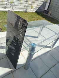 ميز طعام للبيع بدون كراسي وياها الجامة التحتية للاستفسار 07877809004