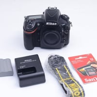 كأمره نيكون  (💣 ✨810D 📸💣) سعر 650 نضافه 70/100 كامل ملحقات   📸  1- رام...