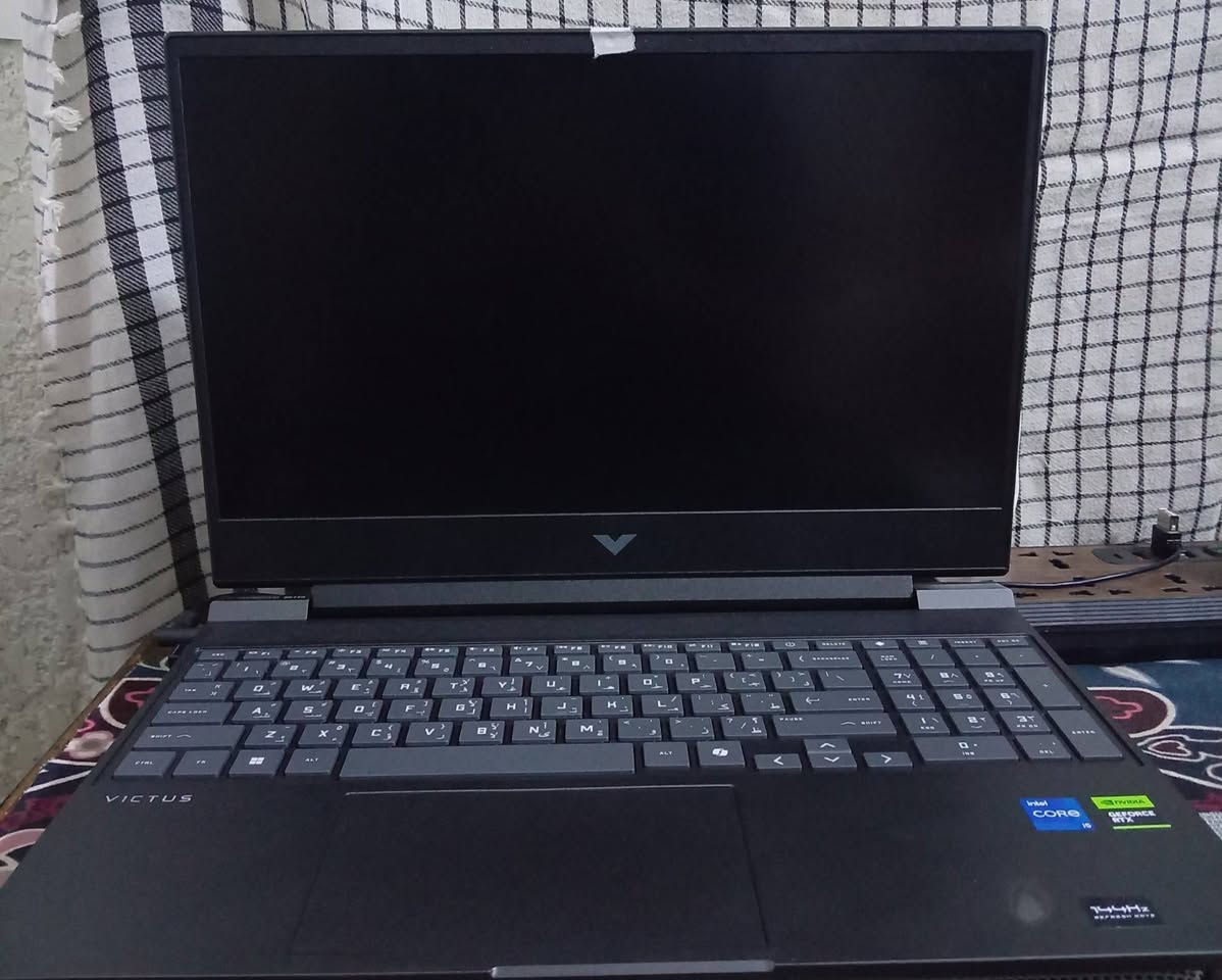 سلام عليكم لابتوب HP Victus 15
الموديل: Victus by HP Gaming Laptop 15-fa2037ne
​المعالج: Intel® Core™ i5-13420H [2]
​وحدة التخزين: محرك أقراص صلب الحالة (SSD) بسعة 512 ج ب [3]
​الذاكرة العشوائية (الرام): SODIMM DDR4 SDRAM بسعة 8 ج ب
​نظام التشغيل: FreeDOS
​الشاشة: شاشة عرض IPS LED عالية الدقة بالكامل بحجم 15.6 بوصة (300 شمعة، 144 هرتز)
​كرت الشاشة: NVIDIA® GeForce RTX™ 3050 بسعة 6 ج ب
​الصوت: DTS:X® Ultra
​البطارية: 3 خلايا بقدرة 52.5 واط/ساعة [63]
سعر 950 وبيه مجال رقمي ***********
