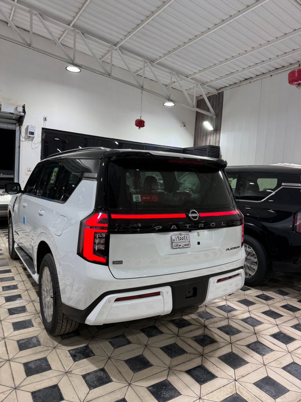 باترول بلاتينيوم تو كلر ابيض واسود 6 سلندر تنفس طبيعي 2026 رقم بغداد بانوراما رادار تحديد مسار نقطة عمياء قيادة ذاتية مساج وداتا شو و5 كامرات وحار بار وشاشة كبيرة متصلة وشاشات خلفية وفور ويل وتشغيل عن بعد وجنطة كهرباء وباقي مواصفات البلاتينيوم المعروفة 