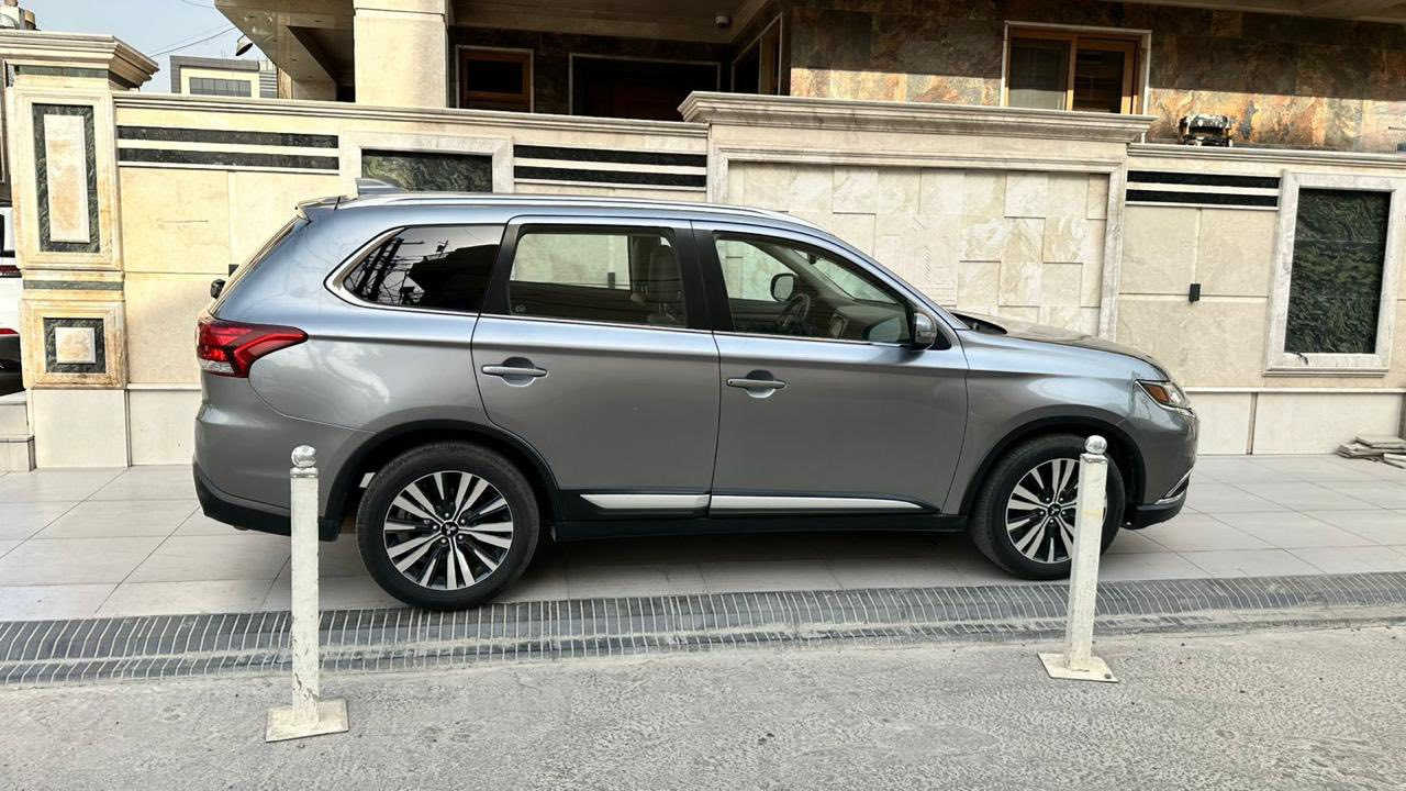 ميتسبوشي اوتلاندر 2020
2.4 تنفس طبيعي
سحب امامي
كلين تايتل بدون صبغ بدون تبديل بدون بارد 
مرايات كهربائيه 
تدفئه كشنات 
كار بلي 
مثبت سرعه
رادار امامي
كامرا خليفه 
داخل كاربون
اوتو هولد
***********
