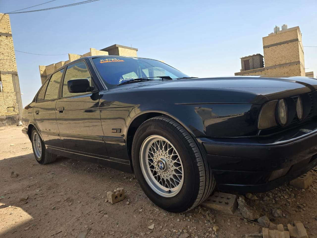 Bmw 525 
موديل 1995
تبريد 
فتحه بالقماره 
داخل مخمل غرفتهه نضيفه
محرك مسكر فانوس 2500 
الكير والمكينه نضيفات
لايت زنون بيهه 
تخم تاير 
صبغ للجماليه  درجه اولى
المكان كربلاء 
السعر 85 بي مجال بسيط
للاتصال *********** كربلاء, العراق
