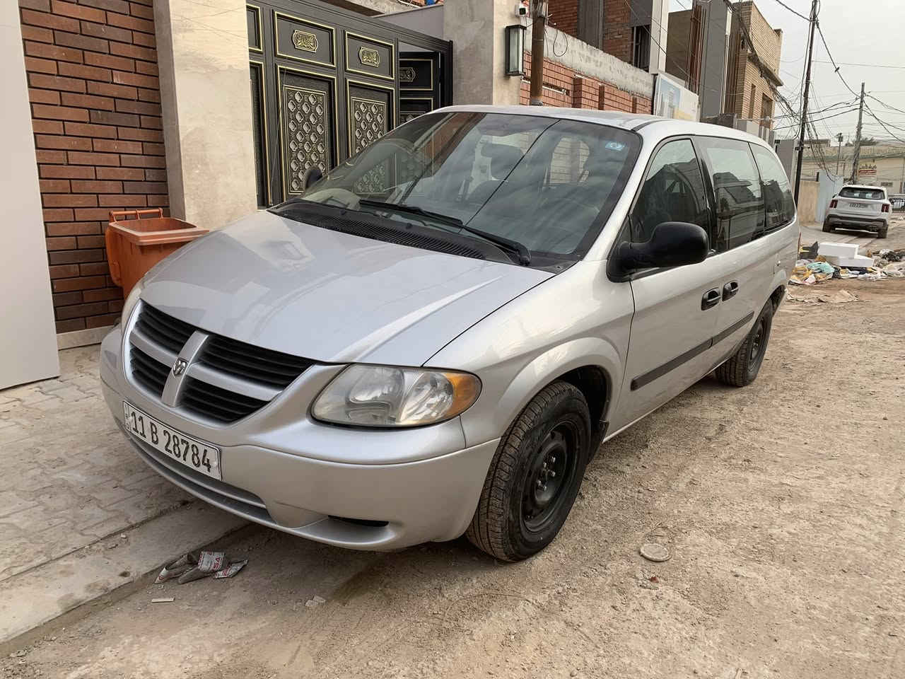 دوج كرفان موديل 2006 رقم بغداد  سياره جاهزه فقط تبريد كمبريسر عايزه والحداديه جديده تخم تاير جديد مكان السياره نجف سعرها 70   تلفون وتساب ***********
