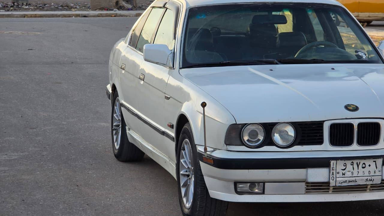 سلام عليكم
BMW للبيع 
موديل 1990
لون ابيض 
رقم بغداد 
بسمي 
محرك ٦سلندر ٣.٥ 
تبريد ثلج 
السياره جاهزه 
السعر ٤٠ ورقه 
رقمي للتواصل ***********
