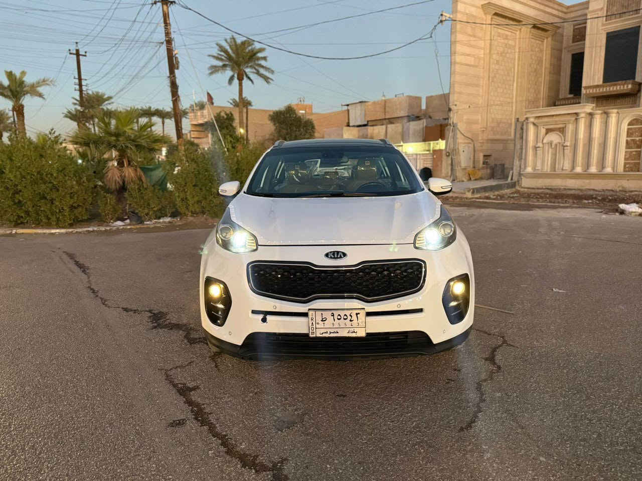 السلام عليكم عندي كيا سبورتج 2017 خليجي فول 1/1 السياره كفاله من الصبغ والضربه والتبديل والكير والمكينه ماشي 70 الف حقيقي بيها فقط بارد باب الصدر مقدار شي بسيط كلش رقم بغداد تحويل ثاني يوم
محرك 2000
بصمه
بانوراما
سايد بريك بصمه
كشنات كهرباء
جلد حمصي
جنطه كهرباء
شاشه اصلي
اريل ماوس
وباقي المواصفات للفول الفول
مكاني بغداد
السسسعر 
188$
الاتصال
*********** بغداد, العراق
