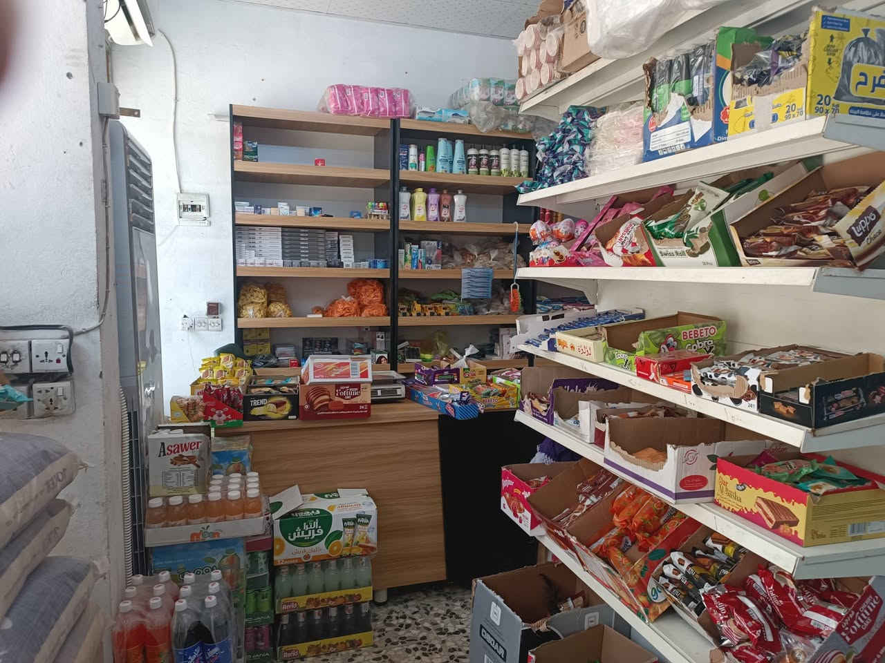 ماركت مشمش للبيع
السلام عليكم 
الماركت للبيع 
* عارضات ٨ وحدة مال كولا فقط 
* عارضة بطحية ٤ وحدة مال موطة 
* فاترينات ٣ + ميز خشب مرتب 
* رفوف تركي عدد ٤٥ عرضة ٣٠ سم 
* سفينة وسطية 
* سبالت ٣ عمودي و ثنين تعليك
* عارضات جبس ٤ 
* سستم كاميرات + شاشة 
* اعلان ضوئي

السعر ٢٥ 
الايجار ٥٠٠
محلات ثلاث 
الطول ٤.٤٠ * ٨.٤٠ العرض

الدخل ٥٠٠

الموقع بغداد / العبيدي / شارع المحافظ 

رقم الهاتف : ***********
