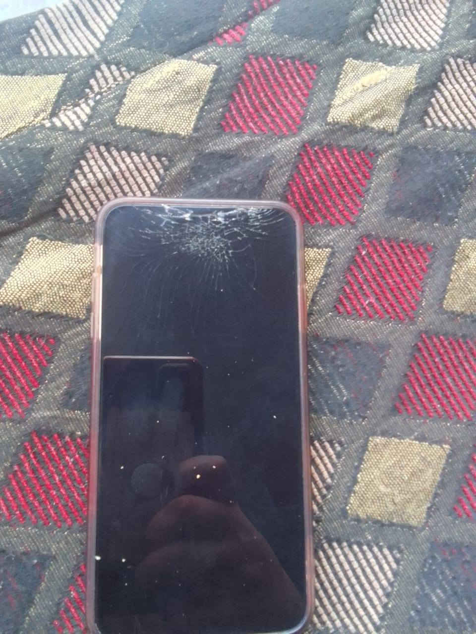 السلام عليكم 
اهل المكاتب في الشرقاط عندي ايفون اكس ماكس مراوس ب 11 برو ماكس وانطي فرق 
شرط النظافه وشرط ما مفتوح البطاريه 79 موضح بل صور 

بس الشاشه مكسوره من فوگ 

***********
