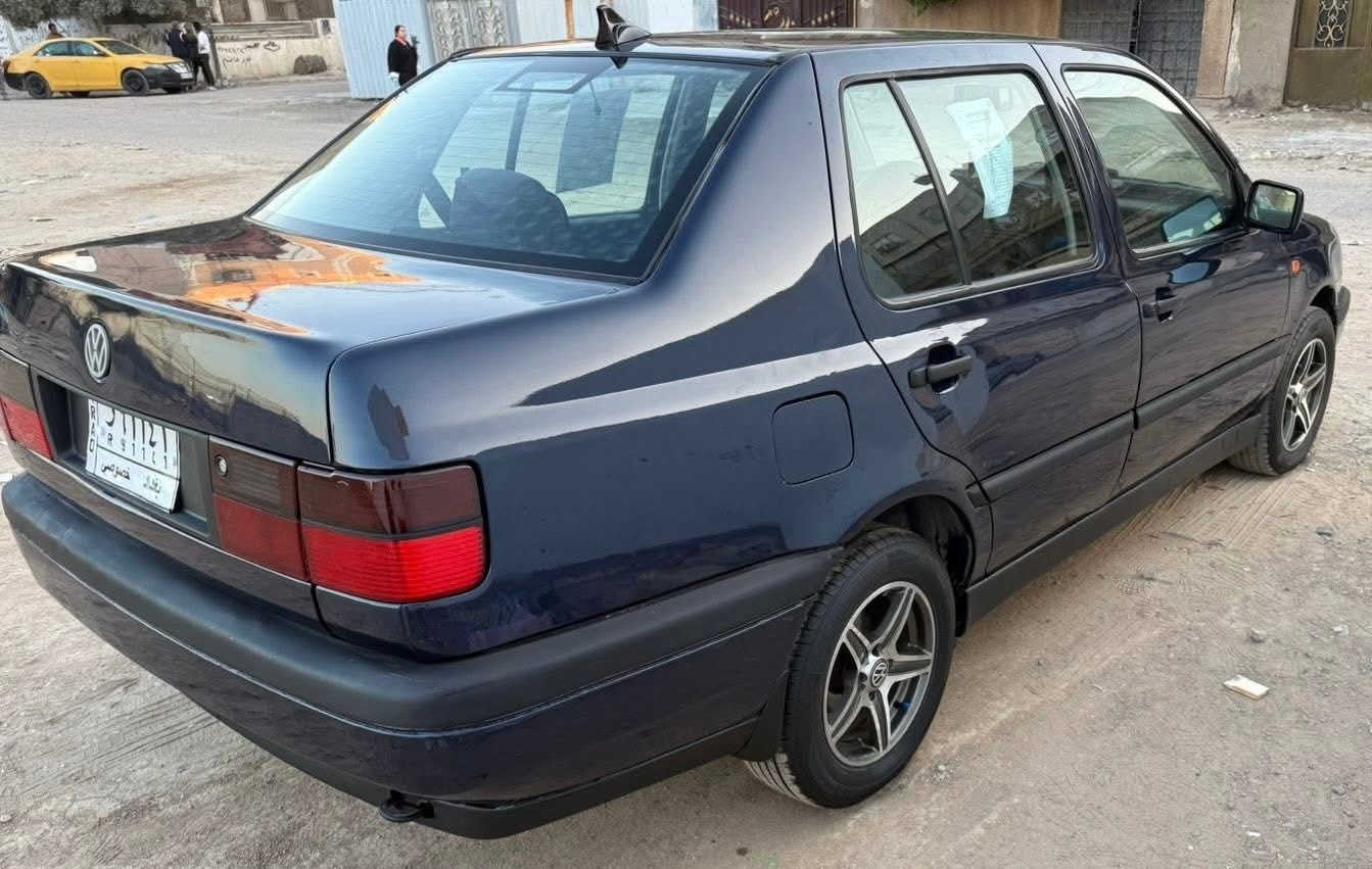 فينتو موديل1994كير اوتماتيك ومحرك مكفولًًًًً ويل كب تخم تايرالسيارة. خير منالله اي نقص مابيها. ملاحظه رقم السيارة انكليزي. جديد  موبايل ***********
