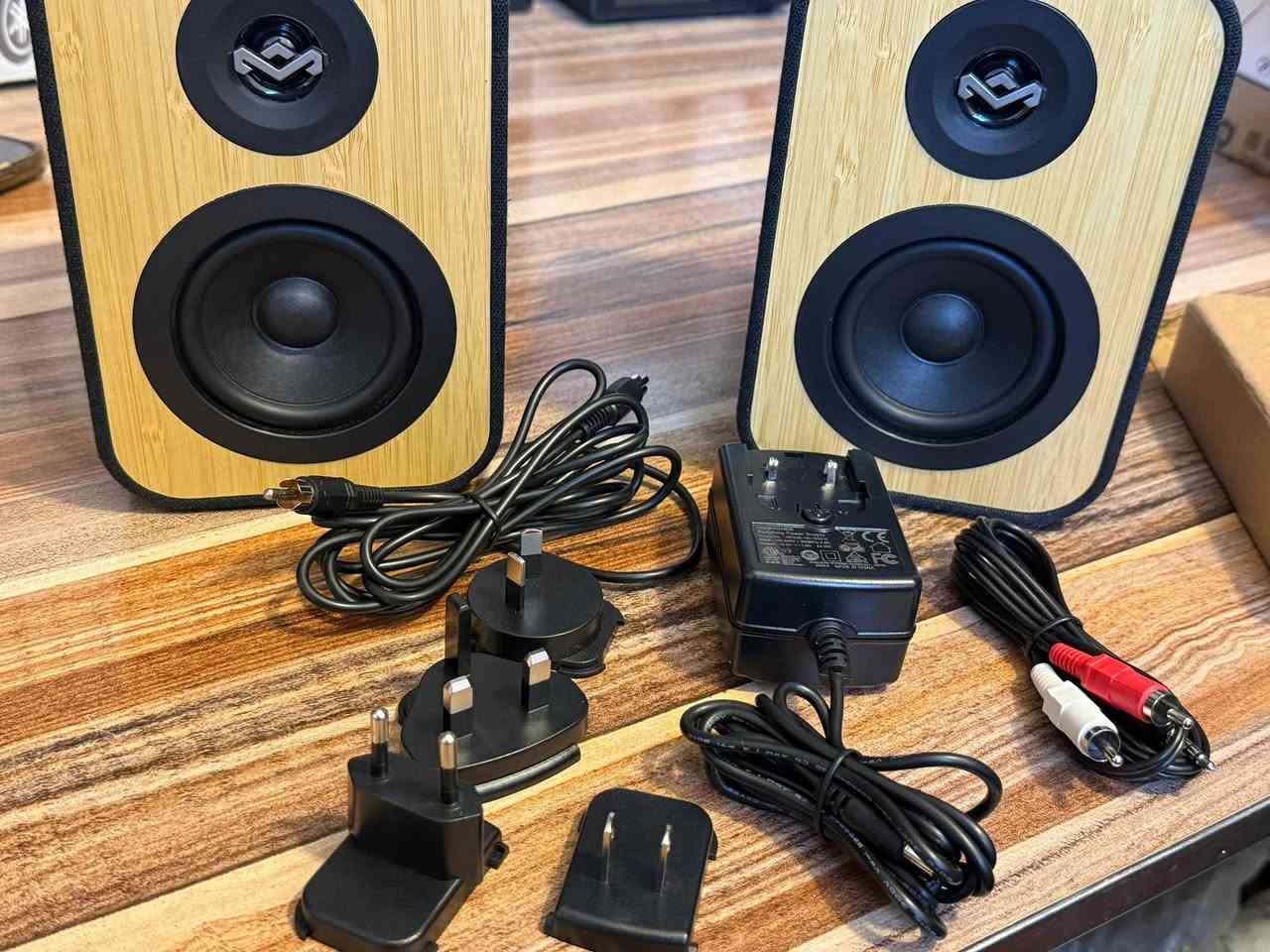 marley uplift speakers 
للاستفسار يرجى مراسلة الصفحة


**إذا كنت صاحب هذا الإعلان وتريد حذفه لأي سبب، رجاءا أرسل رسالة إلى الدعم الفني**