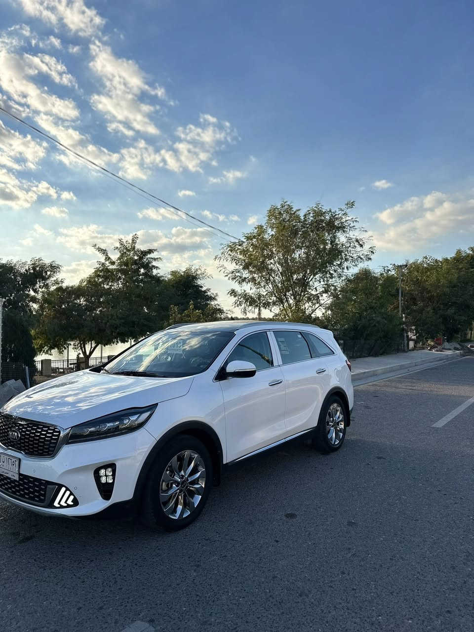 السلام عليكم
سورنتو. موديل. 2019 
6سلندر. 7 راكب. 
المواصفات. فول بصمه فتحه 
كشانه كهرباء تحكم ستيرن حساسات أماميه خلفيه 3قطع تبريد 
كير محرك كفاله. 
تخم تاير جديد. 
رقم بغداد ب اسمي تحويل ثاني يوم. 
بيها صبغ. براس البنيد شبرين فقط.
السعر. 243 وبيها مجال قليل. 
مكاني صلاح الدين بلد الضلوعيه 
الاتصال ***********
