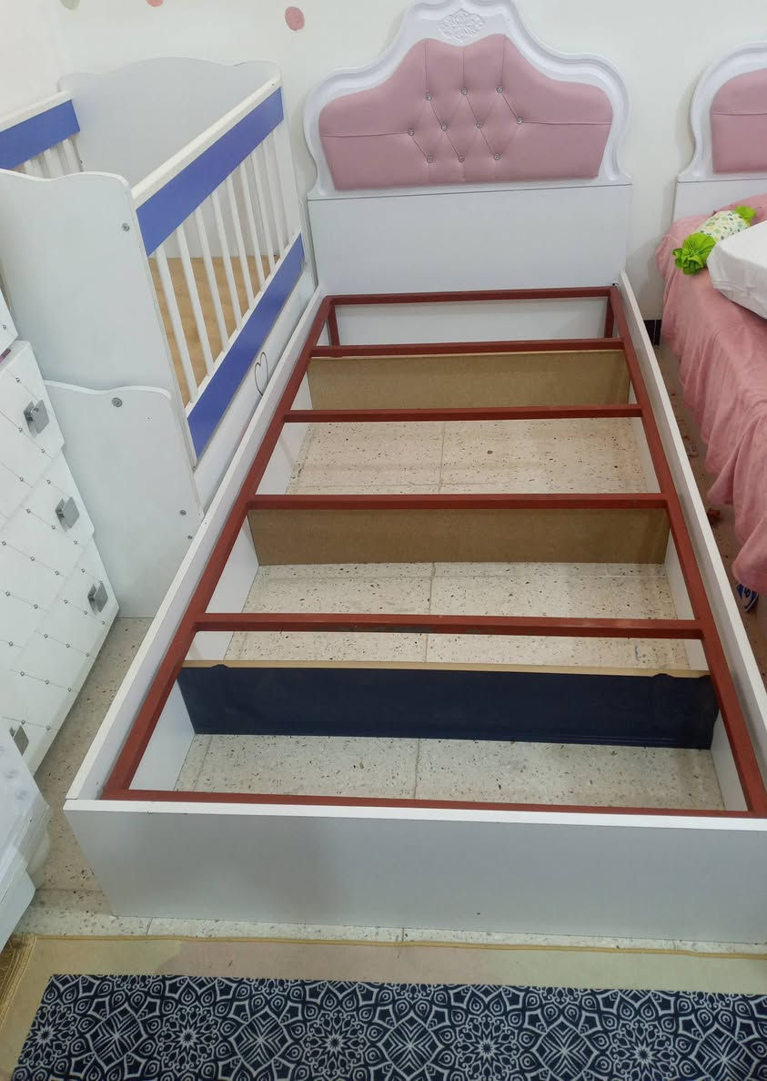 سرير شبابي مع سرير طفل مع الدواشك اخو الجديد السعر شلع ١٣٠ ألف .


**إذا كنت صاحب هذا الإعلان وتريد حذفه لأي سبب، رجاءا أرسل رسالة إلى الدعم الفني**