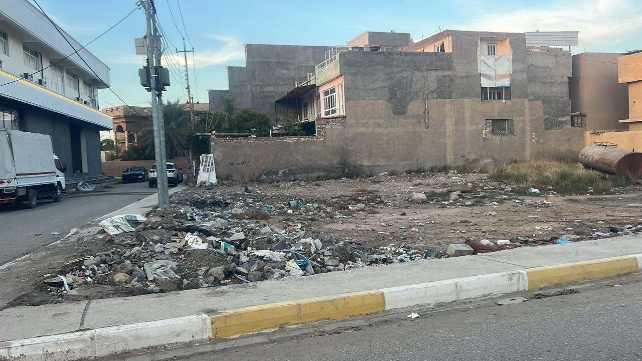 سلام عليكم 
قطعة ارض للبيع 140 متر  ركن على شارعين طابو ملك صرف العنوان بهرز حي القادسية خلف مطعم وكوفي ليالي بهرز التفاصيل تواصل على الرقم  فقط انا مكلف بالنشر ***********
