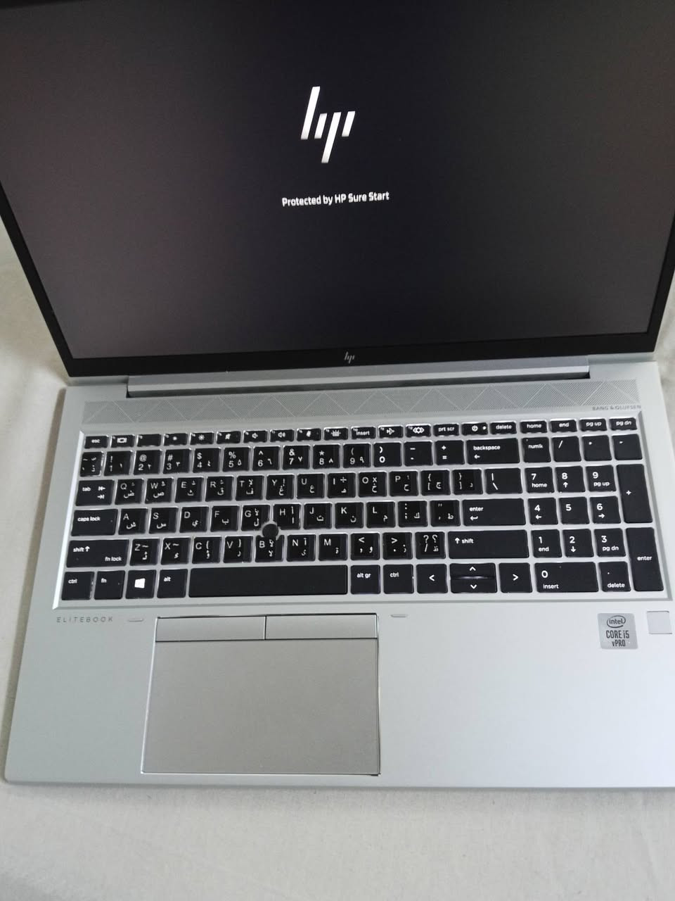 السلام عليكم لابتوب hp
مواصفات 
كور اي فايف الجيل العاشر core i5 10gen 
الرام 16كيكا 
هارد 256 كيكا

حجم الشاشة كبير.
كيبورد عربي انكليزي 
تحتوي على منفذ تايب سي 
لابتوب نضيفة كلش وتشغلك كافة البرامج 
مكاني موصل ***********
