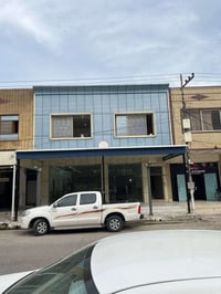 بناية تجارية • ٢٠٠م • قرب شارع ١٠٠