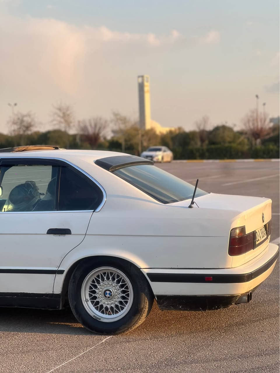 Bmw//E34/1991/520گيرعادى
گيرومه كينه و ته بريد و ته قه و ره قه يى به شه رت 
سه نه وى ره قه م باريكه ساليكه به سه رجووه
جوارتايه و ويلى نوى له ژيره 
فولى گيرعاديه سلايد و كوشين جلد جام كاره بايى 
ABS لاين ئه لقه شوين هه ولير 
*********** أربيل, العراق
