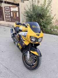 دراجه سي بي ار 900 مكفوله من كير ومكينه الدراجه جاهزه ربع ما تصرف عليه...