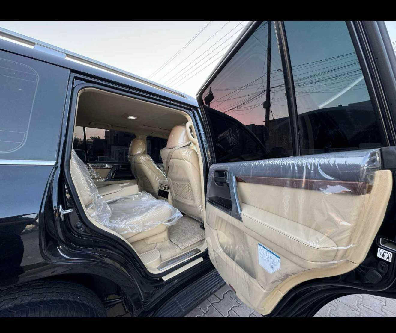 سلام عليكم 
للبيع لاندكروز Gxr محرك 6 سلندر 
موديل 2017 فطيم اصلي باب اول رقم بغداد الدولي مميز سنوية وهزة جديدة سيار
كير ومحرك وصدر مكفول 
 تخم تاير جديد شركةاصلي استخدام 
شخصي 
صورة سونر موجوده 
المواصفات 
1.ايرباك 8
2.كشنات جلد كهرباء
3.داخل بيجي 
4.تشغيل عن بعد 
5.حساسات امامية خلفية
6.لايتات زنون
7.ماوس تحكمات 
8. تغليف ppf
ماشيه 200 قابل لزياده
 وبعد هواي مواصفات مال فطيم بيع فقط  استخدام مال بيت للاستفسار الاتصال على الرقم *********** بغداد, العراق
