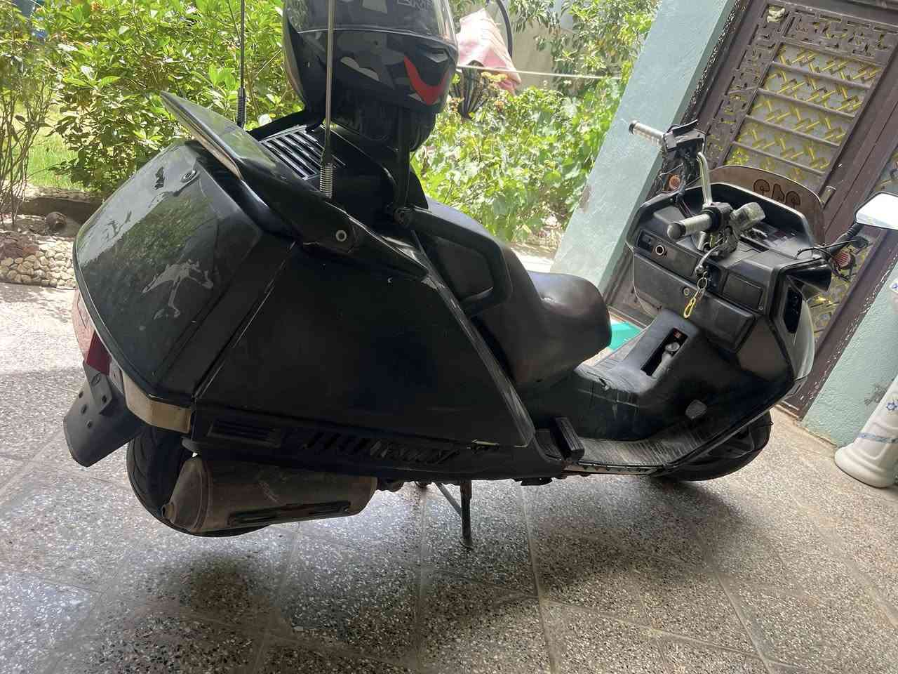 مراوس مكينه 250 cc دراجه مرتبه كهربائياتها كلها كامله مفتوحه المكينه فقط زنجيل الك فحص من النجف للبصره الدراجه نظام راديتر ***********
